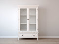 Vitrinen - Holz und Glas - 100 x 45 x 190 cm - Weiß - Klassisches Design mit 2 Glastüren und 1 Schublade